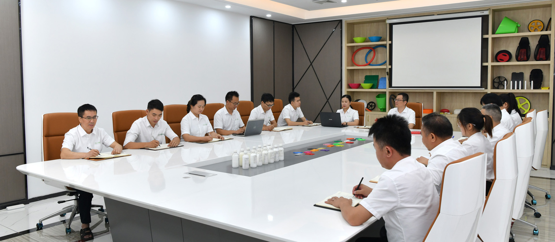 自主研發(fā)團(tuán)隊